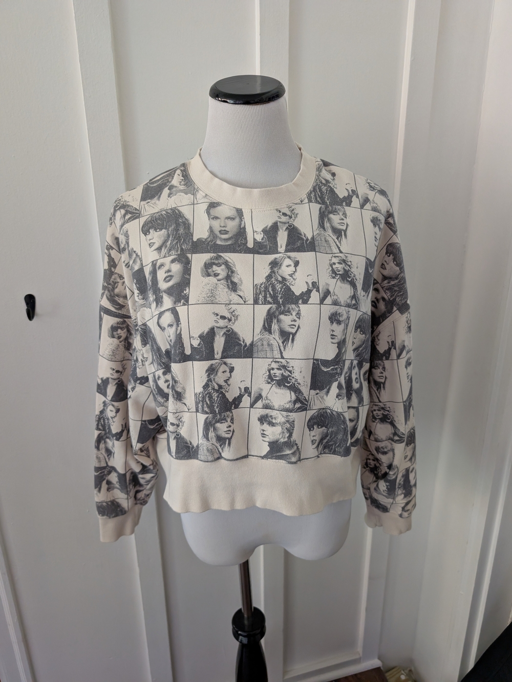 Taylor Swift Cream Graphic-Print Crewneck Pullover Sweater